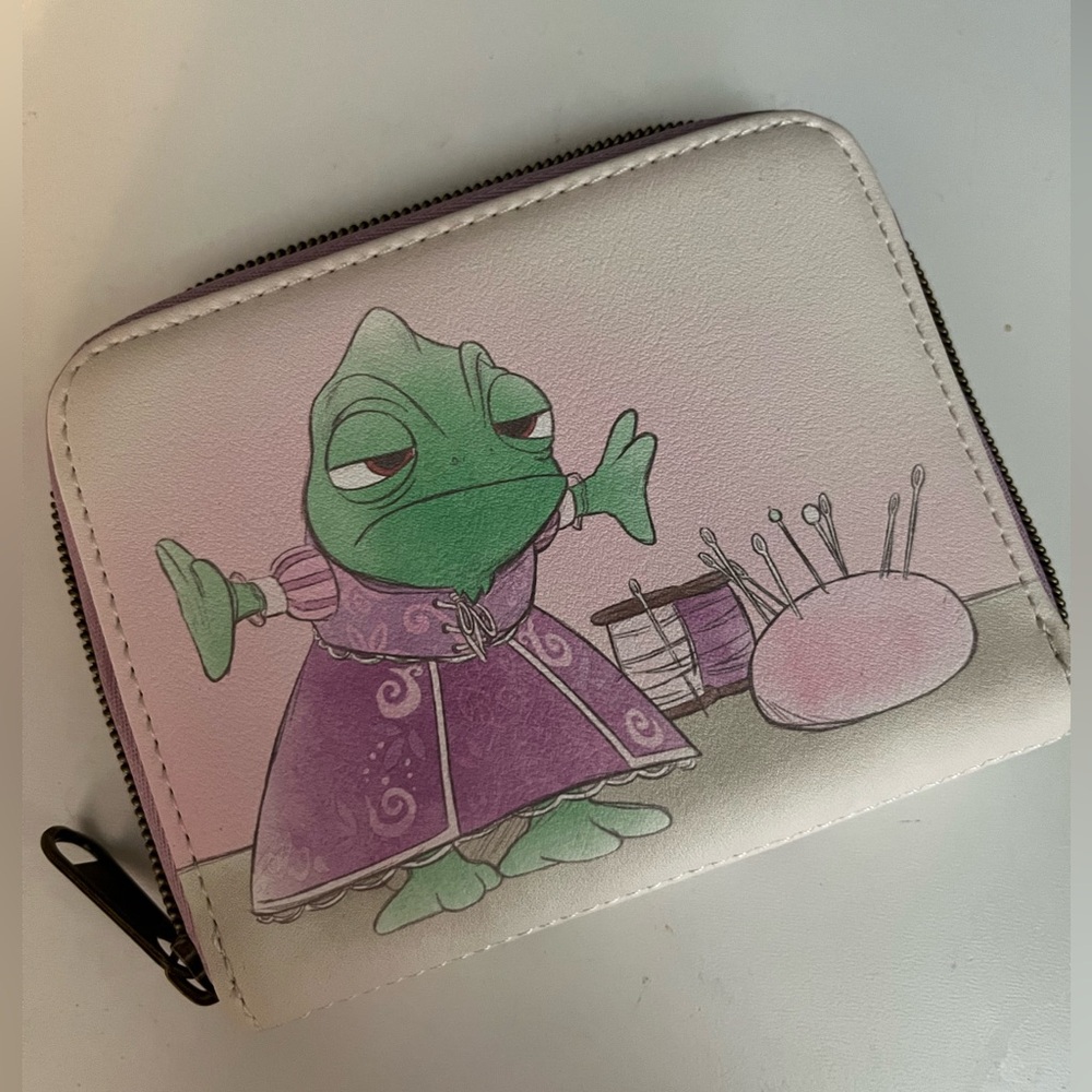 🛑SOLD NWT Loungefly Pascal Rapunzel Wallet 🛑